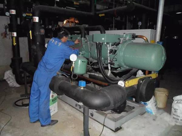 大型中央空調系統(冷水機組)換季維護與保養