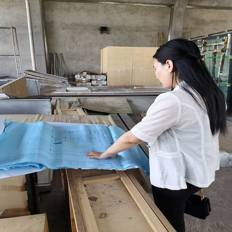 工程師現(xiàn)場勘察